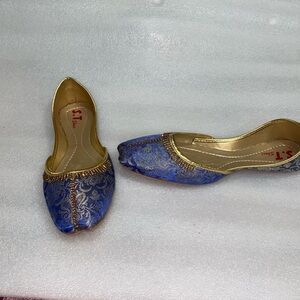 Indian Flats Blue size 8 
approximate measurements bottom
10in